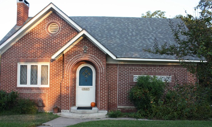 Huntsville House | Right in the middle of town, charming 1930's brick home.