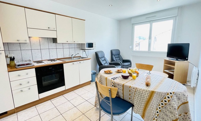 Forges-les-Bains Apartment | Rimbaud: Apartment 300 metres from the thermal baths (public parking)