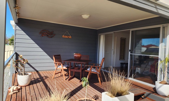 Wallaroo House | Rinky Dink's Retreat @ the gorgeous sea side town of Wallaroo, Copper Coast S.A