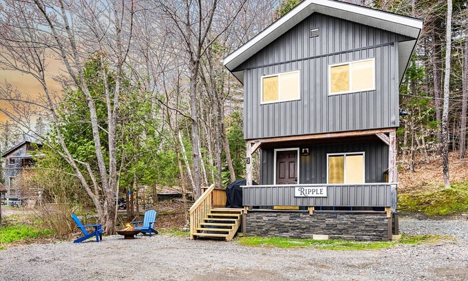 Northeast Somerset Cabin | Ripple - Cabin 3 · Lawrence's Lakeside Cabins | Kayaks and Arcade Game