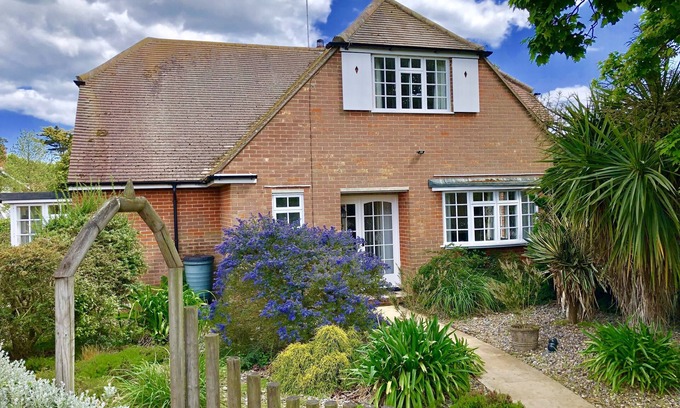 Walberswick Cottage | RIPPLEWAY, WALBERSWICK, pet friendly, with open fire in Walberswick