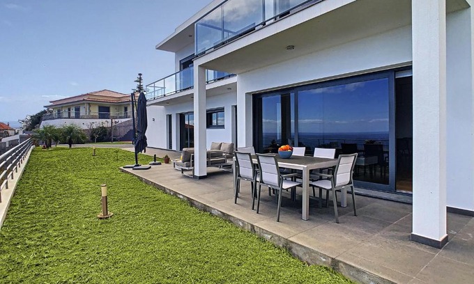 Gaula Villa | Rising Sun Villa by LovelyStay