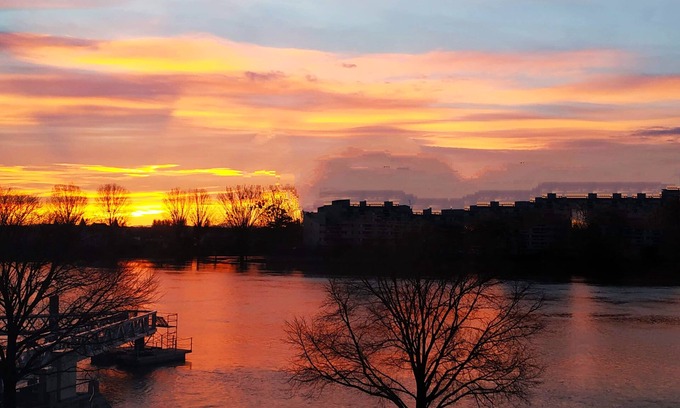 Chalon-sur-Saone Apartment | RIVE DE SAÔNE 75m2.P'tit dej.Pleasant & spacious.