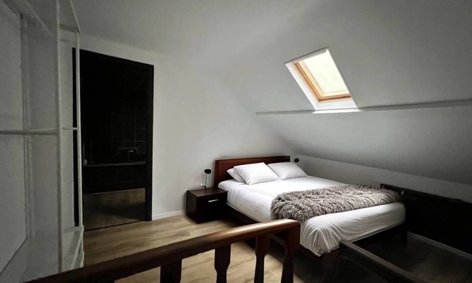 Charleroi Apartment | Rive Gauche A center - train station - airport