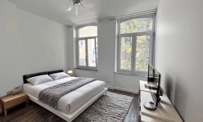Charleroi Apartment | Rive Gauche K center - train station - airport