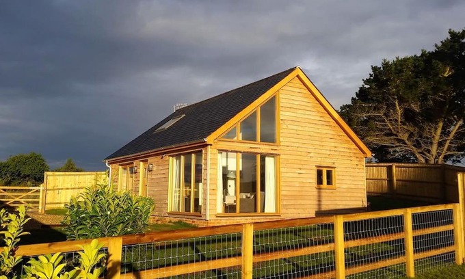 Woodbridge House | River Cottage - Stunning estuary views