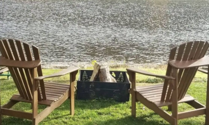 Franklin Cottage | River Cottage w 2 Story covered deck w/2 firepits, Coffee bar & outdoor TV area