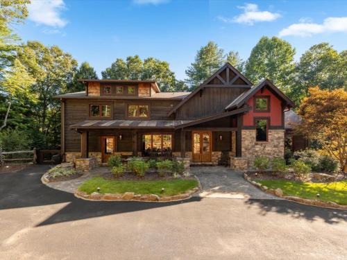 Cherry Log House | River Joy Lodge - Luxury Home on the Ellijay River
