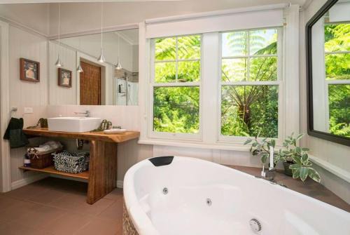 Warburton House | River Song – A Sanctuary by the Yarra River