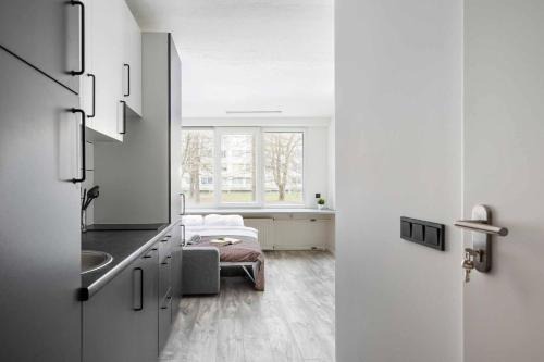 Business District Apartment | River To The City - Studio 7a Apartment