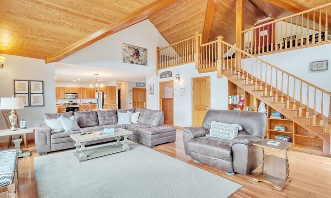 Rumford Center House | River Valley Sunset Home – Cozy & Calm, 20 Min to Sunday River, Bethel & Newry