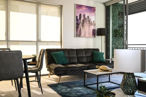 Bowen Hills Apartment | River view apartment in Brisbane with parking