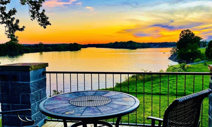 Morris Chapel House | River View & Retreat