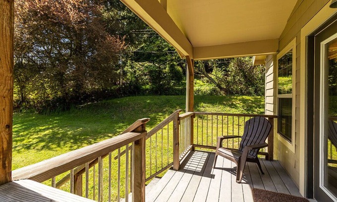 Pacific House | River Way Cottage - New & Fabulous! Super value!