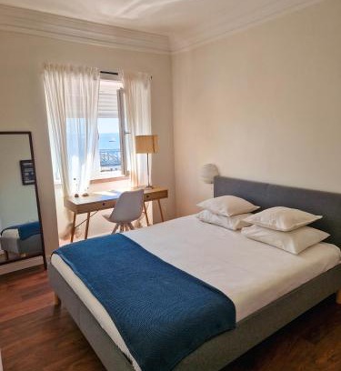 Linda-a-Velha Apartment | Riverfront 2 Bedrooms with Balcony