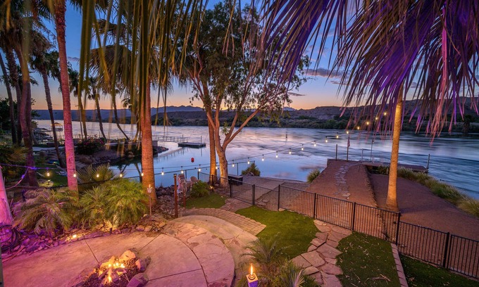Bullhead City House | Riverfront Beach Resort Home+Casita & Bar on River