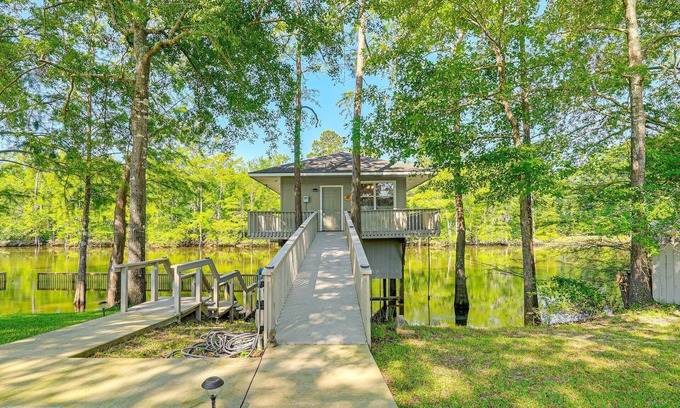 Jefferson House | RiverFront Home W/Boat Launch near Caddo Lake, Downtown Jefferson, Lake of Pines