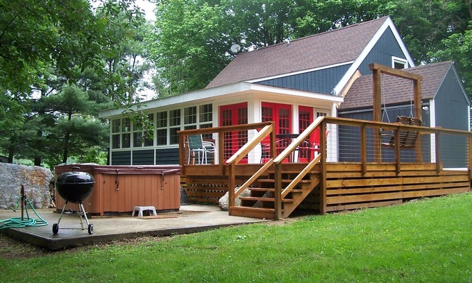 Luray Cabin | RIVERFRONT, large private property, close to the town of Lura