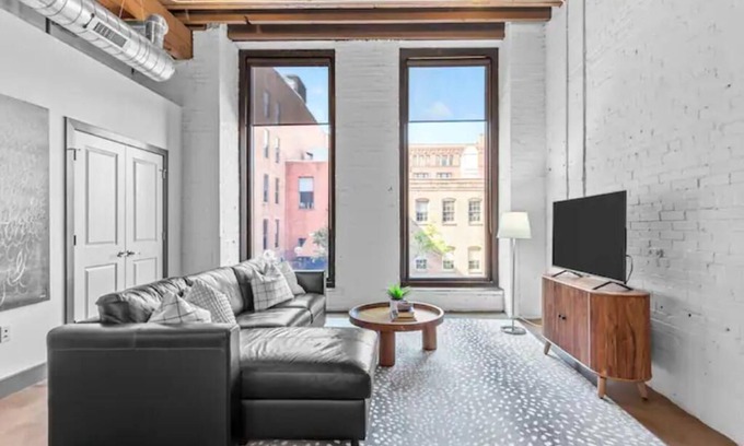 Downtown St. Louis Apartment | Riverfront Loft-Parking-Clubhouse-Gym-Deck