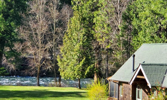 McKenzie Bridge Cabin | Riverfront Luxury Cabin #9 at The Log Cabin Inn
