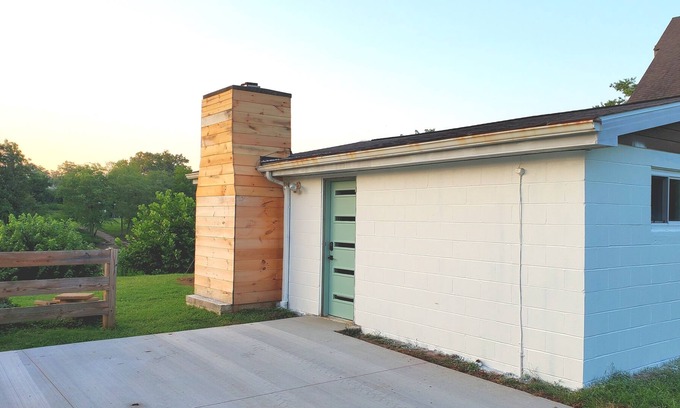 Davisville Cottage | Riverfront modern cottage on North Bend Rail Trail