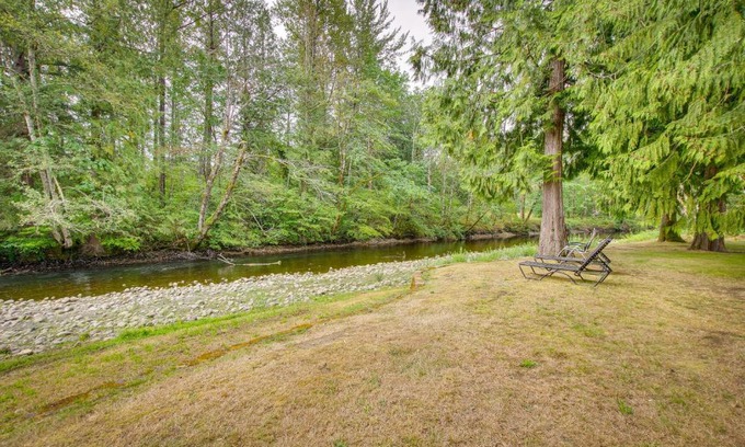 Startup House | Riverfront Rental with Deck 4 Mi to Wallace Falls!