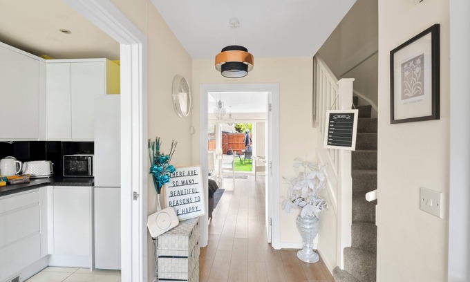 Reading House | Riverfront Retreat in Reading with parking