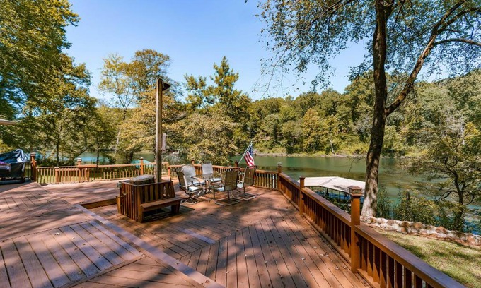 Wilburn House | Riverfront Retreat with Fire Pit Fish and Hike!
