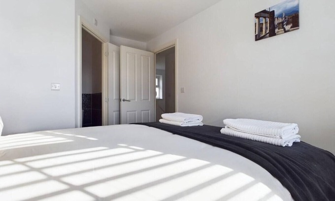 Stafford House | Riverfront Staffordshire Retreat