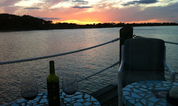 Oakview Heights House | Riverfront with boat dock, sleeps 8, walking distance to beach. 14 NIGHTS FREE !