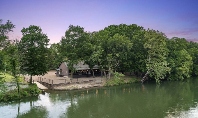 Broken Bow Cabin | Riverhawk at Lazy River Retreat on Mt Fork River