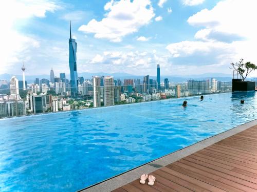 Brickfields Apartment | Riveria City with sky pool and fitness room KL Sentral