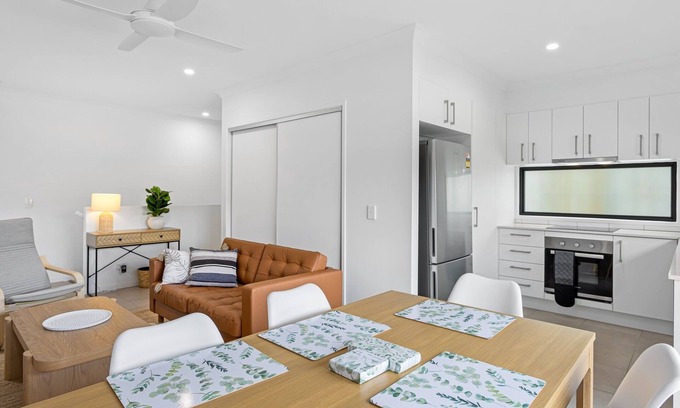 Murrumba Downs House | Riverside 3-Bed Home with Study Nook and BBQ
