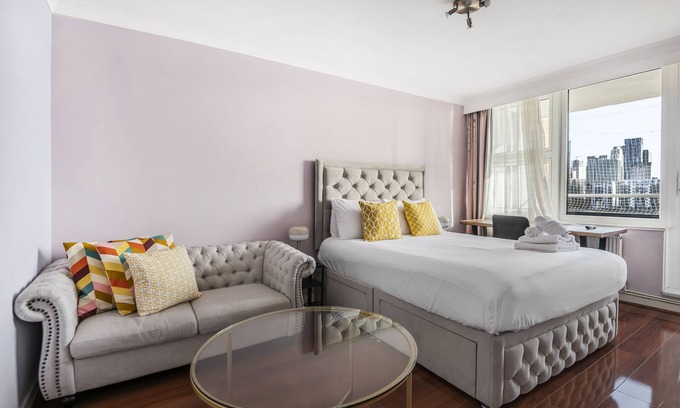 Surrey Docks Apartment | Riverside 3BR| 20min->City Centre | Easy transport