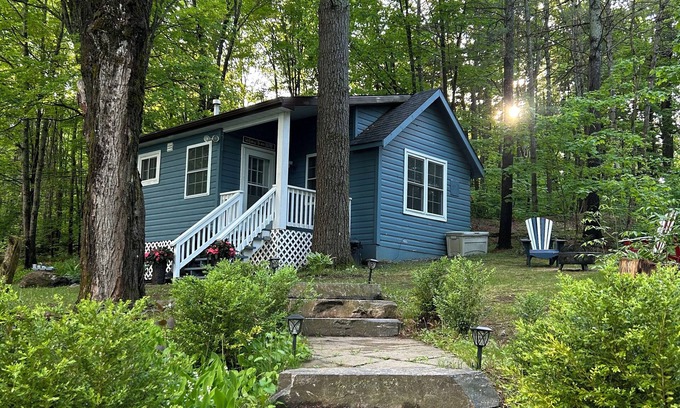Bracebridge Cabin | Riverside Blue… Your cozy guesthouse for all things Muskoka.!