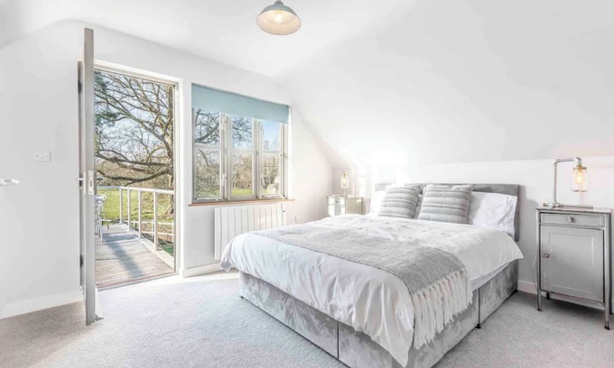 Five Oak Green Apartment | Riverside Coach House, Hunton Yalding, Maidstone