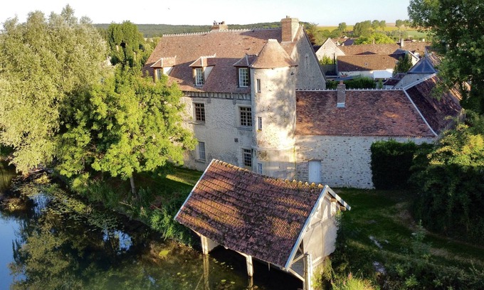 Marnay-sur-Seine House | Riverside monastery: 1 bedroom appt, garden. Champagne region, 100km from Paris
