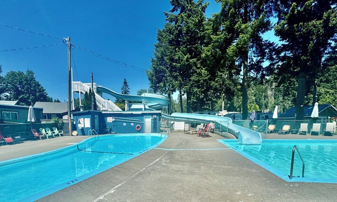 Regional District of Nanaimo Resort | Riverside Resort - One Bedroom Semi-Detached Cabin Suite