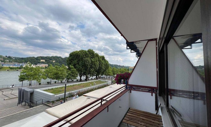 Altstadt Apartment | Riverside Retreat in Koblenz
