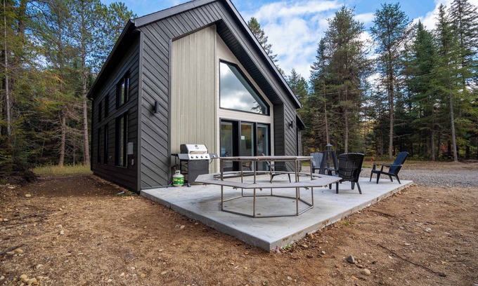 Saint Come House | Riverside Retreat - Le Ptit Duc