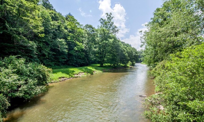 Boone House | Riverside Retreat