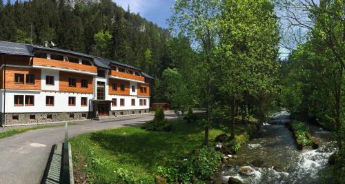 Demanovska Dolina Hotel | Riverside