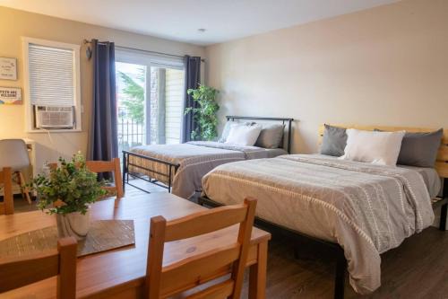 Harrison Hot Springs Apartment | RiversTail Retreat Pet-Friendly and Steps to The Lake