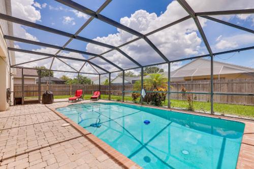 Riverview House | Riverview Home with Screened Pool about 1 Mi to Marina!