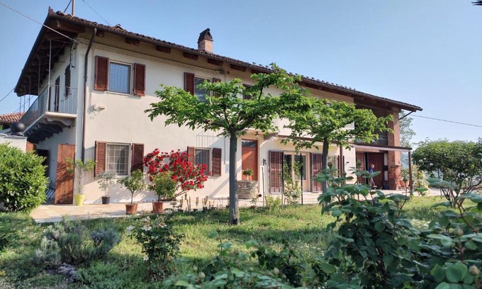 Monchiero House | Riviera delle Langhe Wine Country House with a Pool