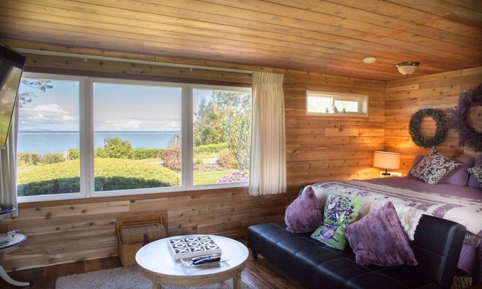 Sequim Cottage | Rm 4 Sequim lavender · 4-Water View-Beach access-Sequim's Lavender Room