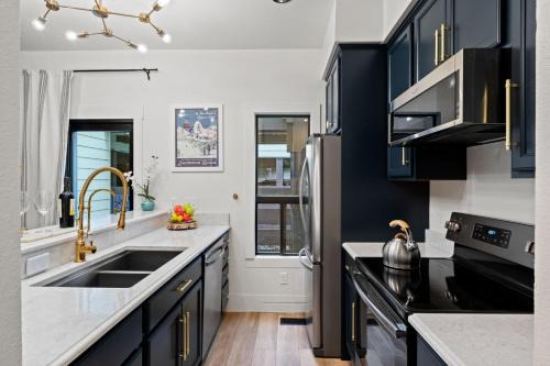 Moose Wilson Road Villa | RMR: Cinquefoil 1612 Condo in The AspensWilsonWY