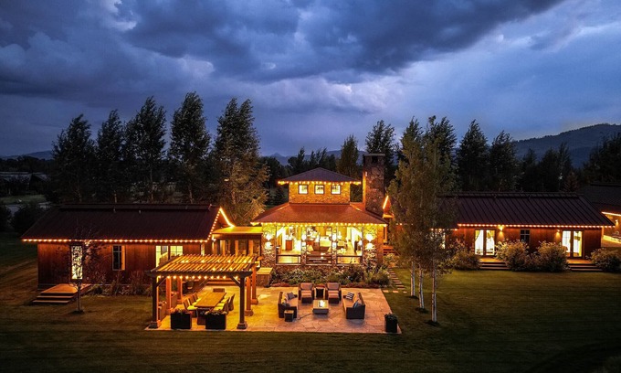 Wilson House | RMR: Teton Manor w/Outdoor Oasis, Views & Pond in Wilson,WY