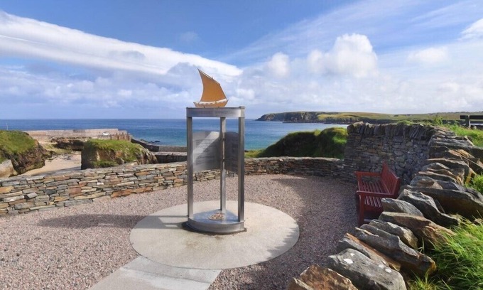 Knockaird Cottage | ROAD END COTTAGE, romantic, with open fire in Port Of Ness