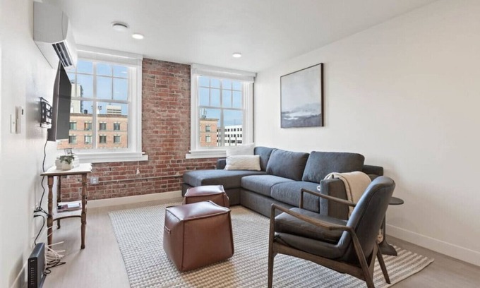 Riverside Apartment | Roav Stays - J & K on Main Luxury Apartment 405